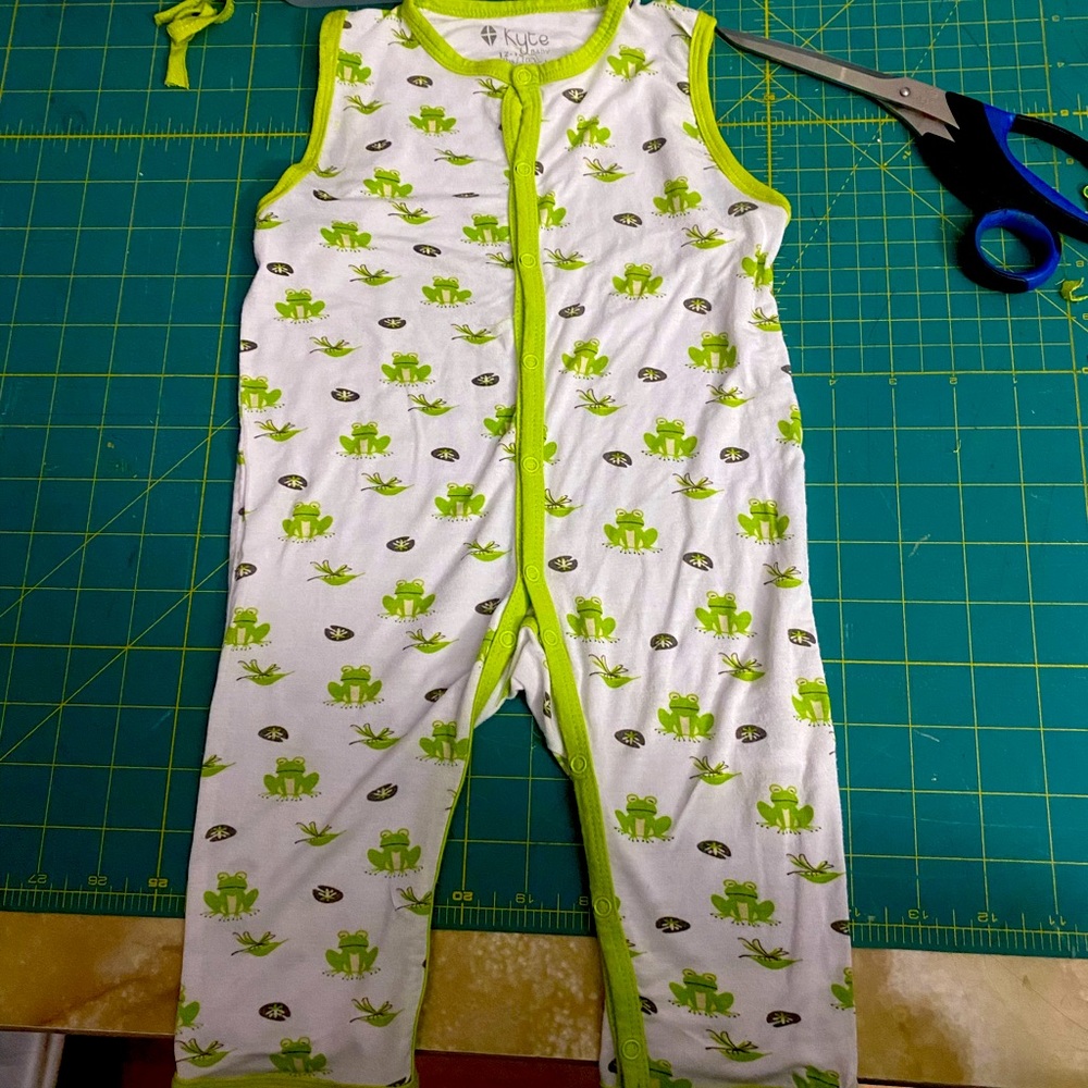Kyte 12-18 Pond Sleeveless Romper- GUC